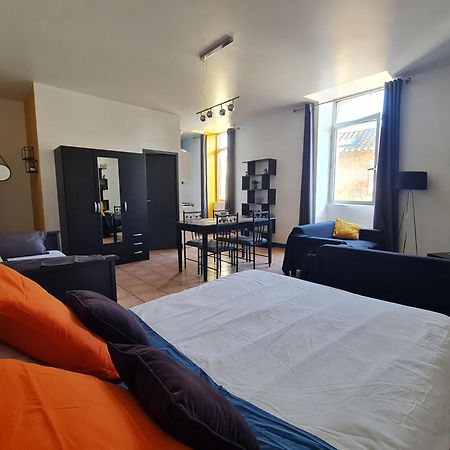 Le Prieure - Studios Jusqu'A 4 Personnes Villeneuve-lès-Béziers Eksteriør bilde