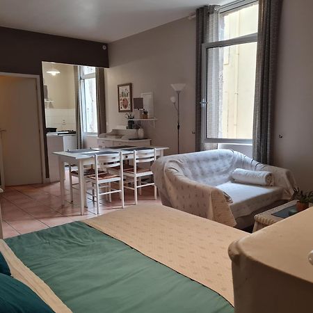 Le Prieure - Studios Jusqu'A 4 Personnes Villeneuve-lès-Béziers Eksteriør bilde
