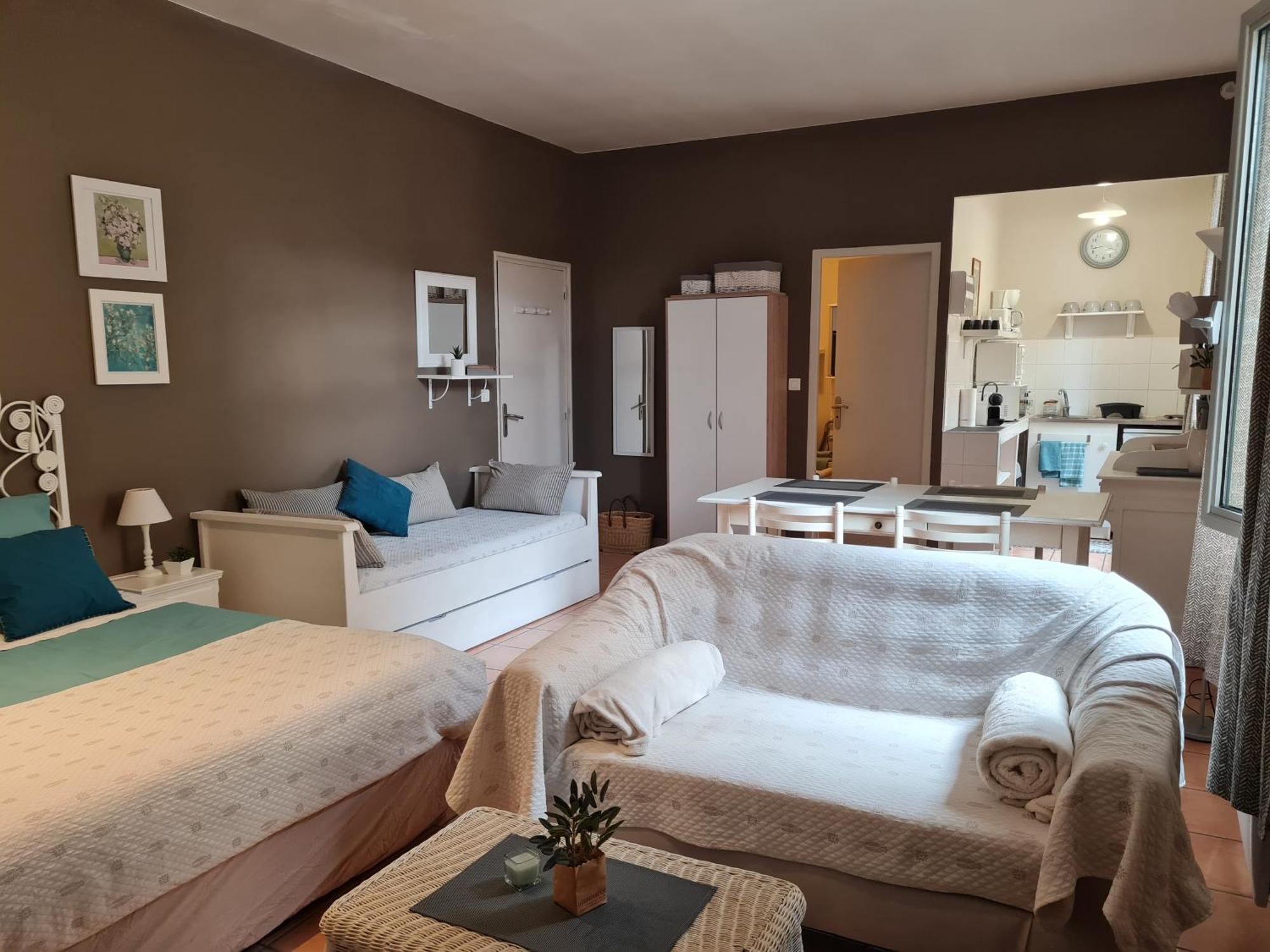 Le Prieure - Studios Jusqu'A 4 Personnes Villeneuve-lès-Béziers Eksteriør bilde
